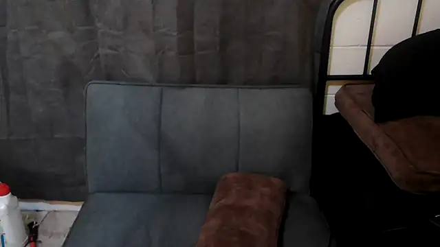 Snapshot of k1oudE chatting on 05-18-26, 01:17 k1oudE online show from 05-18-26, 01:17