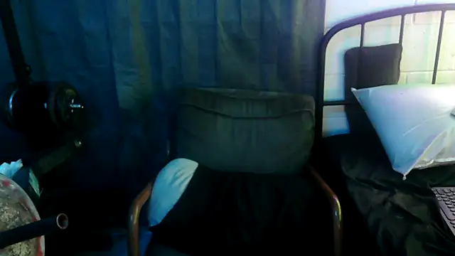 Snapshot of k1oudE chatting on 06-12-26, 08:34 k1oudE online show from 06-12-26, 08:34