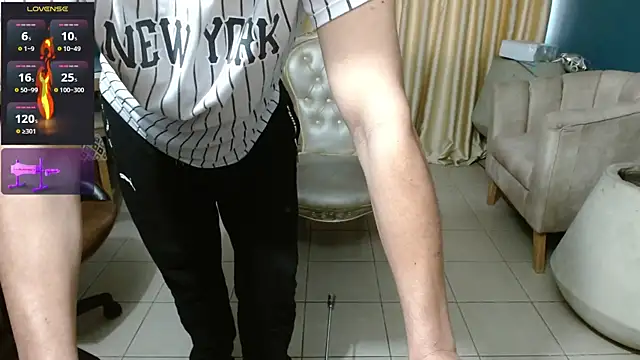 Snapshot of Noah-cock chatting on 06-12-26, 11:19 Noah-cock online show from 06-12-26, 11:19
