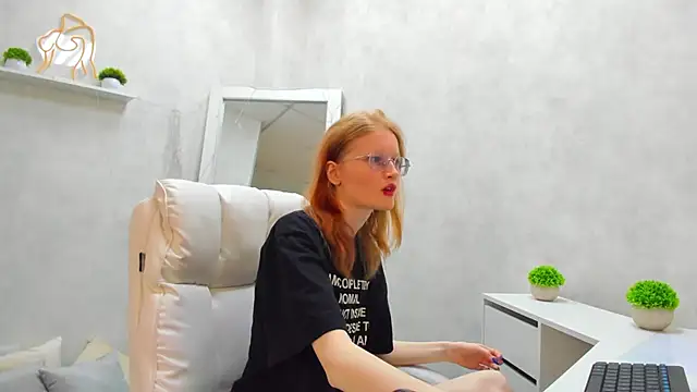 ElizabethHarpper online show from 03-10-25, 08:17