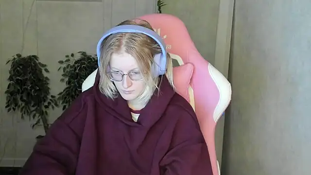 ElizabethHarpper online show from 11-27-25, 12:44