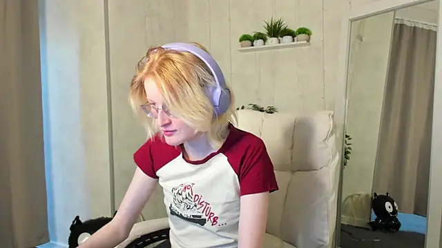 ElizabethHarpper online show from 10-31-25, 09:17