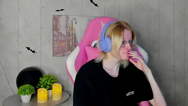 ElizabethHarpper online show from 11-04-25, 01:09