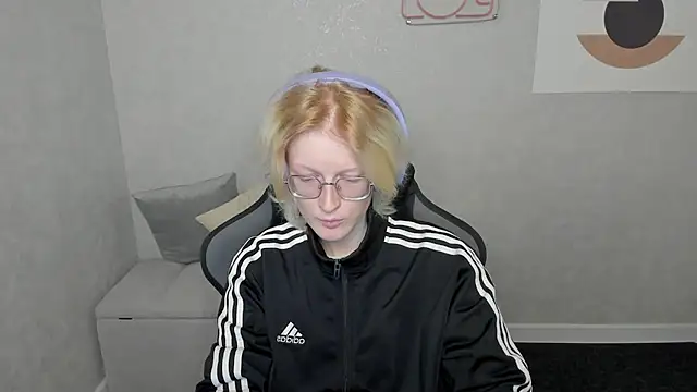 ElizabethHarpper online show from 09-11-25, 01:05