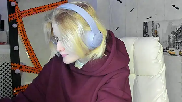 ElizabethHarpper online show from 11-12-25, 01:54