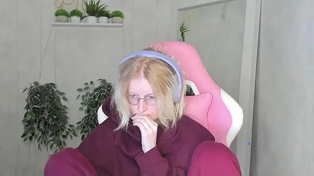 ElizabethHarpper online show from 11-28-25, 01:06