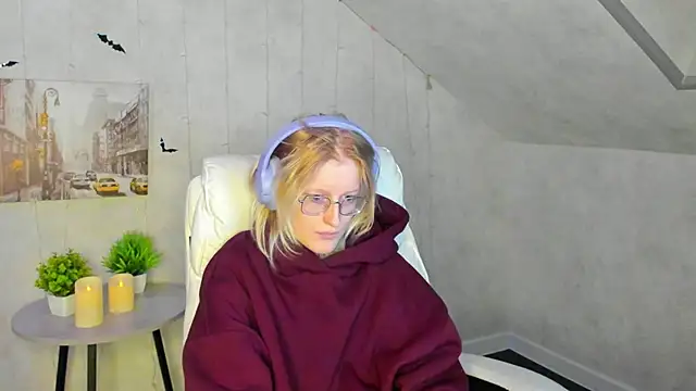 ElizabethHarpper online show from 11-19-25, 01:27