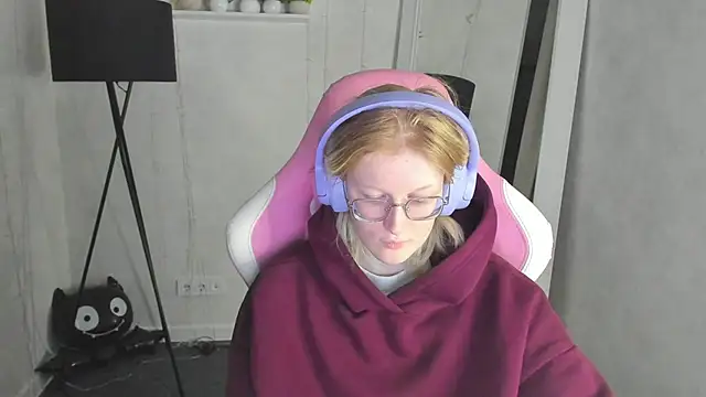 ElizabethHarpper online show from 12-04-25, 01:04