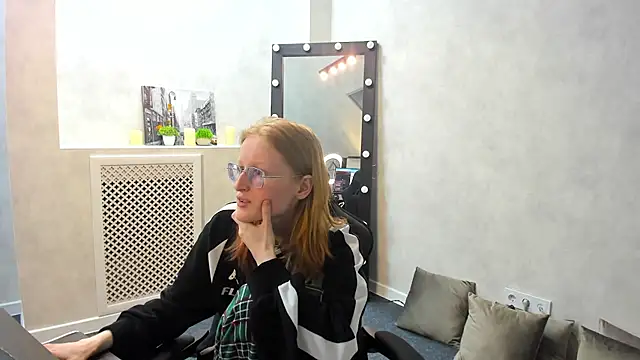 ElizabethHarpper online show from 01-31-25, 11:13