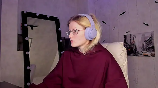 ElizabethHarpper online show from 11-17-25, 01:09