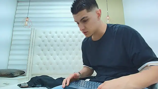 DAVID VICTORIAA online show from 12-18-25, 12:53