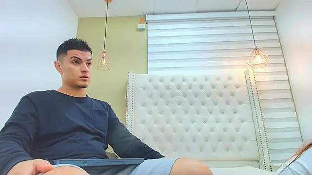 DAVID VICTORIAA online show from 02-26-26, 01:00