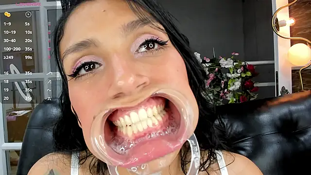 Snapshot of miss___evangeline chatting on 03-22-25, 08:40 miss evangeline online show from 03-22-25, 08:40