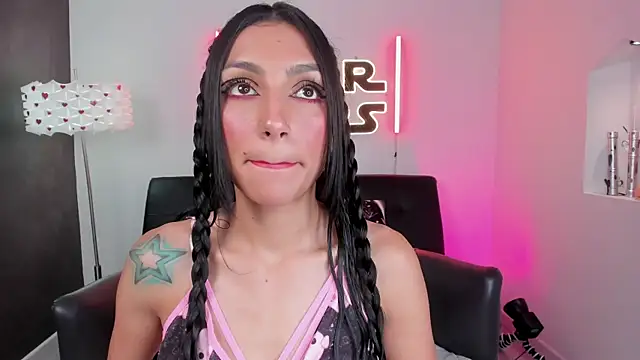 Snapshot of miss___evangeline chatting on 05-21-26, 02:31 miss evangeline online show from 05-21-26, 02:31