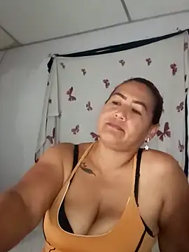 Snapshot of Abigail_BigTits chatting on 01-24-25, 03:32 Abigail BigTits online show from 01-24-25, 03:32