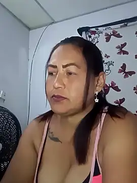 Snapshot of Abigail_BigTits chatting on 03-11-25, 03:04 Abigail BigTits online show from 03-11-25, 03:04