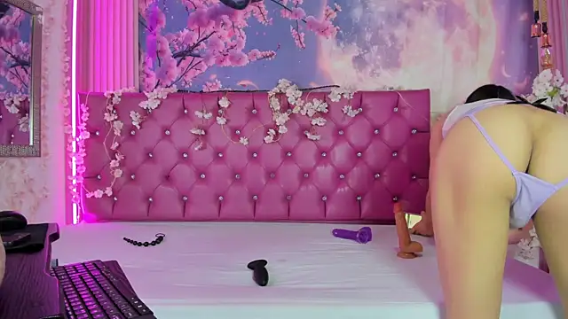 Sara Davina online show from 04-11-26, 03:03