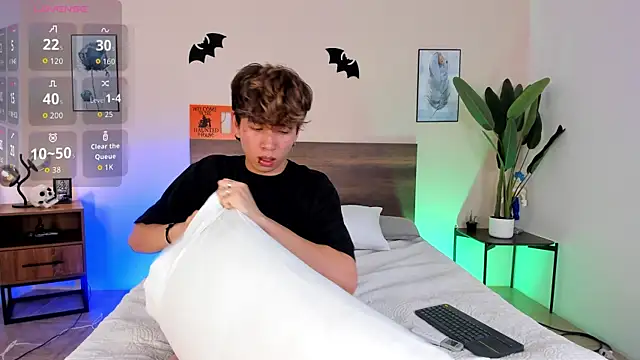 Brian-Ausslos online show from 10-19-25, 07:33