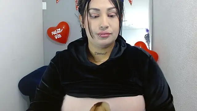 Snapshot of brittanysexhot chatting on 02-17-25, 02:38 brittanysexhot online show from 02-17-25, 02:38
