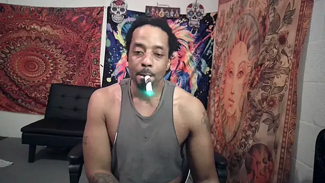 Coco-Licious online show from 01-04-25, 07:34