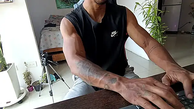 Snapshot of Adam_Valenciia chatting on 02-14-26, 05:02 Adam Valenciia online show from 02-14-26, 05:02