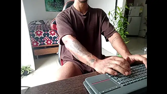 Snapshot of Adam_Valenciia chatting on 06-15-26, 04:39 Adam Valenciia online show from 06-15-26, 04:39