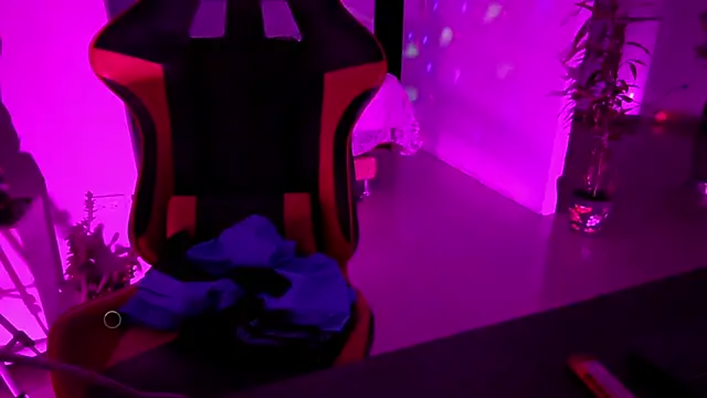 Snapshot of Adam_Valenciia chatting on 02-06-26, 11:17 Adam Valenciia online show from 02-06-26, 11:17