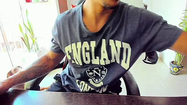 Adam Valenciia online show from 10-24-25, 03:44