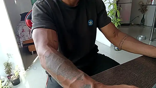 Snapshot of Adam_Valenciia chatting on 02-12-26, 09:14 Adam Valenciia online show from 02-12-26, 09:14