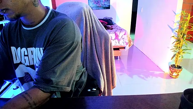 Adam Valenciia online show from 11-05-25, 04:04