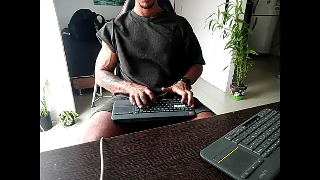 Adam Valenciia online show from 06-06-26, 08:47