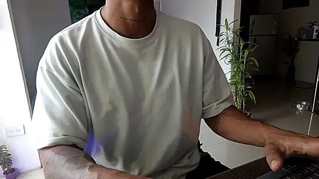 Adam Valenciia online show from 12-05-25, 06:50