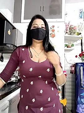 Snapshot of Best-Couple chatting on 05-01-26, 03:11 Best-Couple online show from 05-01-26, 03:11