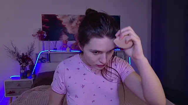 Nellie Medina online show from 02-15-26, 03:22