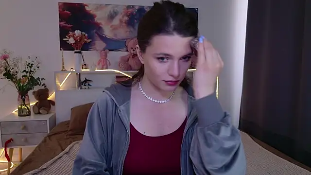 Snapshot of Nellie_Medina chatting on 04-25-26, 02:47 Nellie Medina online show from 04-25-26, 02:47