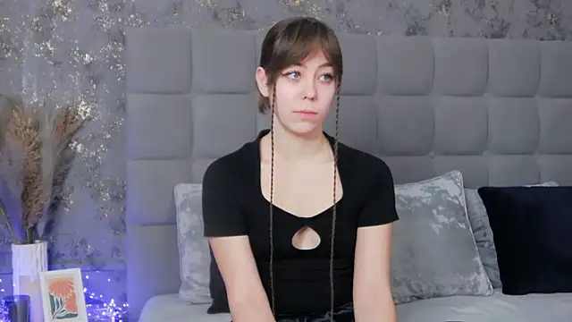 Snapshot of TheEmma chatting on 03-10-25, 06:38 TheEmma online show from 03-10-25, 06:38
