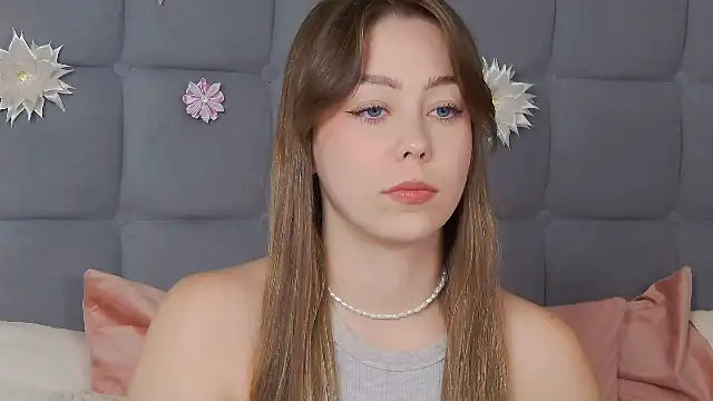 Snapshot of TheEmma chatting on 07-25-26, 04:24 TheEmma online show from 07-25-26, 04:24