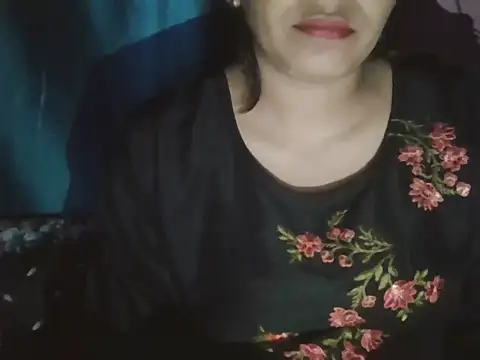 Snapshot of Hot-shanvi chatting on 10-13-25, 05:36 Hot-shanvi online show from 10-13-25, 05:36