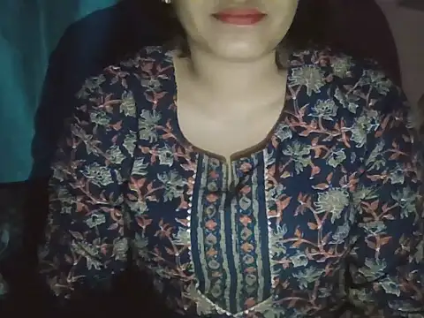 Snapshot of Hot-shanvi chatting on 10-06-25, 05:24 Hot-shanvi online show from 10-06-25, 05:24