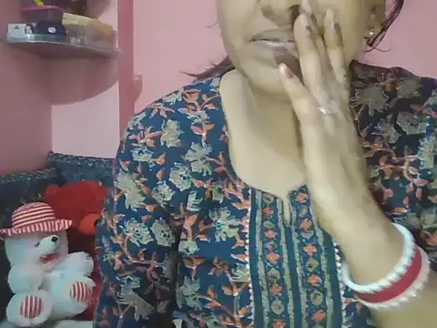 Snapshot of Hot-shanvi chatting on 10-18-25, 01:40 Hot-shanvi online show from 10-18-25, 01:40