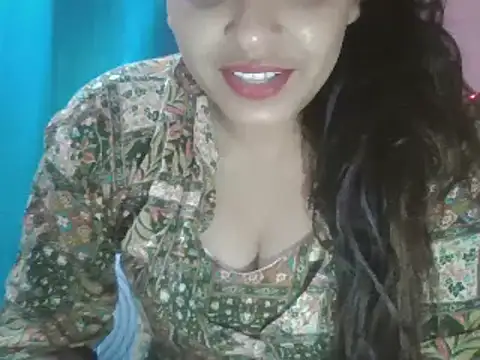 Snapshot of Hot-shanvi chatting on 03-09-25, 11:25 Hot-shanvi online show from 03-09-25, 11:25