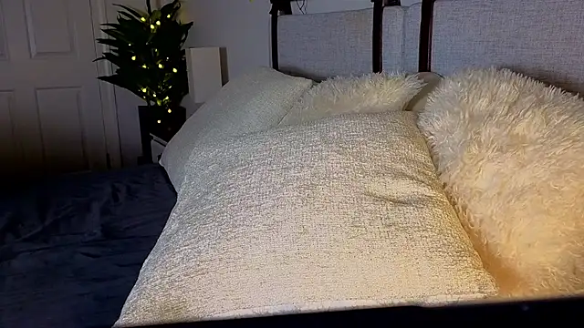 ivynyxx online show from 06-25-26, 08:47