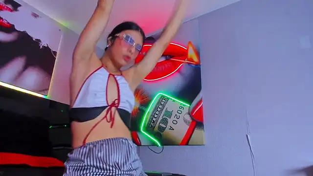 AlexaWatson  online show from 02-07-25, 01:32