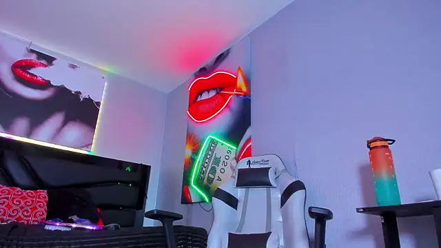 AlexaWatson  online show from 02-10-25, 07:07