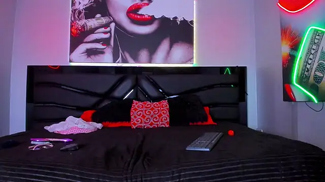 AlexaWatson  online show from 02-11-25, 06:22