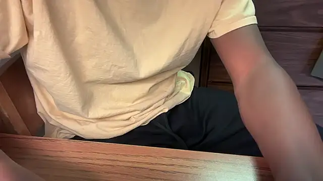 Snapshot of cumfull432 chatting on 02-05-25, 04:36 cumfull432 online show from 02-05-25, 04:36