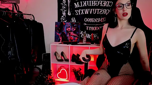 Miss Alice   online show from 06-24-26, 12:09