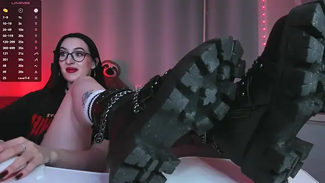 Snapshot of Miss_Alice__ chatting on 01-13-25, 05:23 Miss Alice   online show from 01-13-25, 05:23