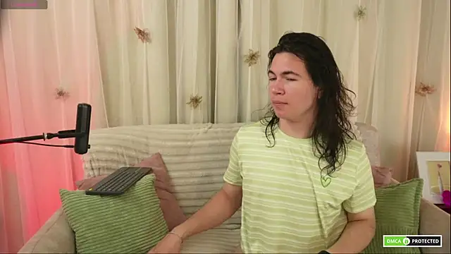 cute erelis  online show from 01-13-26, 12:15