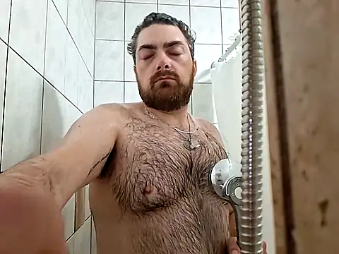 Snapshot of bearymikeyy chatting on 10-22-25, 02:38 bearymikeyy online show from 10-22-25, 02:38